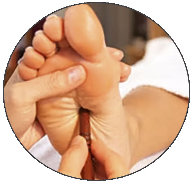 Léna, massage des pieds thaï